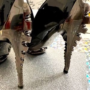 ‼️👽🪐H-Predator‼️ Platform Heels Steampunk Patent Pump Gunmetal heel W/ Spikes✨
